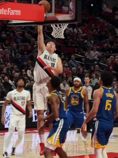 杨瀚森无处不在！篮下勾手打进，增加挡拆地位提升，抢断主导反击